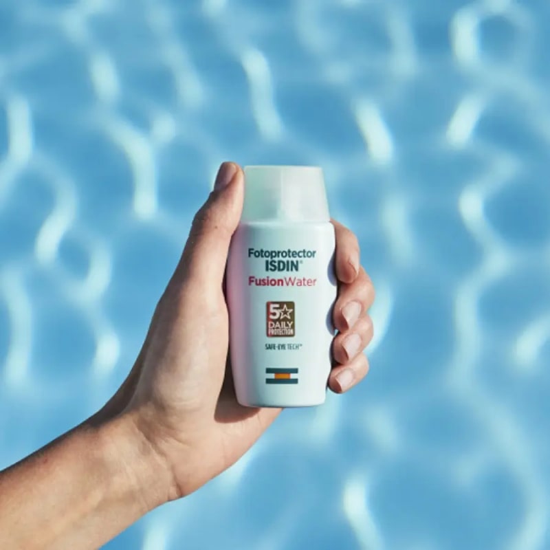 کرم ضد افتاب صورت و دور چشم فیوژن واتر ایزدین SPF50