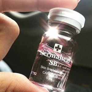 نحوه استفاده از کوکتل ضد لک و روشن کننده درماهیل Dermaheal SB می توانید به سادگی سرم را روی پوست تمیز ماساژ دهید و اجازه دهید خیس بخورد. همچنین می توانید با دستگاه میکرونیدلینگ یا دستگاه غلتکی استفاده کنید و سپس سرم را روی پوست خود ماساژ دهید. درمان با Dermaheal SB باید یک بار در هفته در یک دوره 4 هفته ای انجام شود.